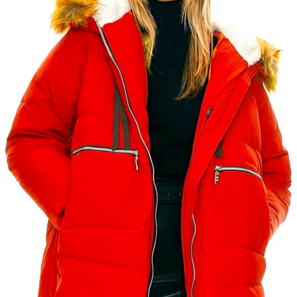 Orolay jacket with removable fur hood. This is a women’s small. - Picture 1 of 1